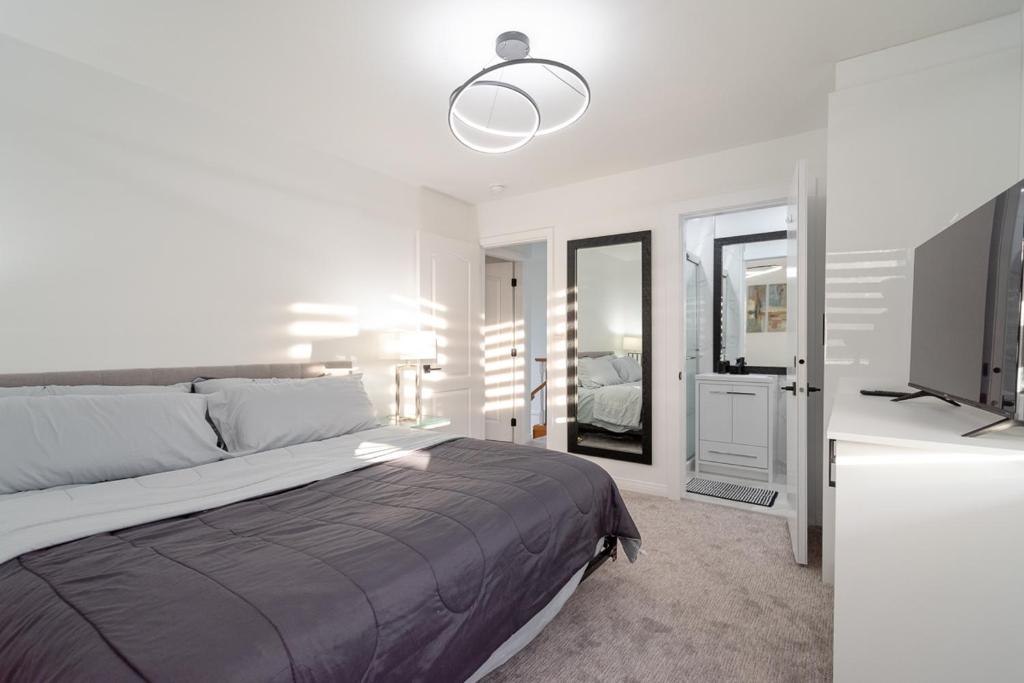 Spacious & Modern by the Beach photo 3