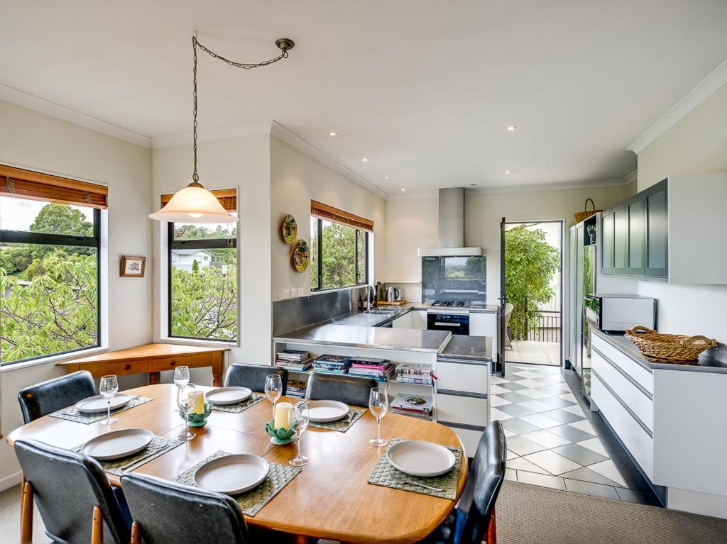 Busby Hill Villa - Havelock North Holiday Home photo 2