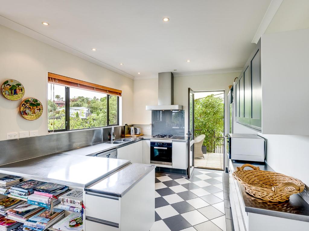 Busby Hill Villa - Havelock North Holiday Home photo 3