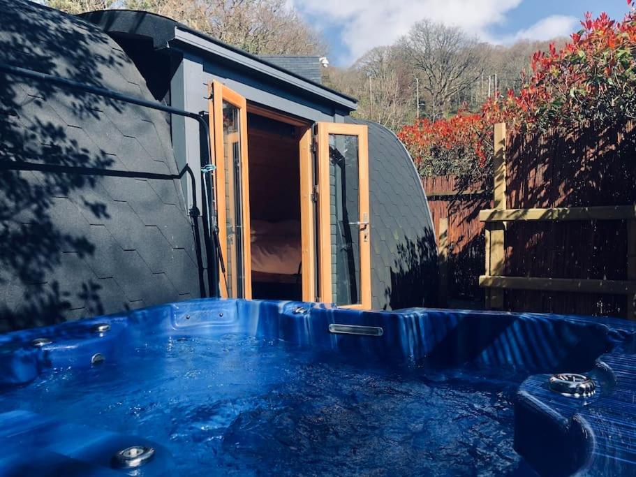 River Side Cabin with Hot tub Snowdonia - Tap to explore photos