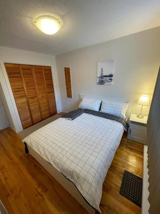 3 Bedrooms cozy comfortable vacation home downtown Gatineau Ottawa near Parliamant and Park photo 4