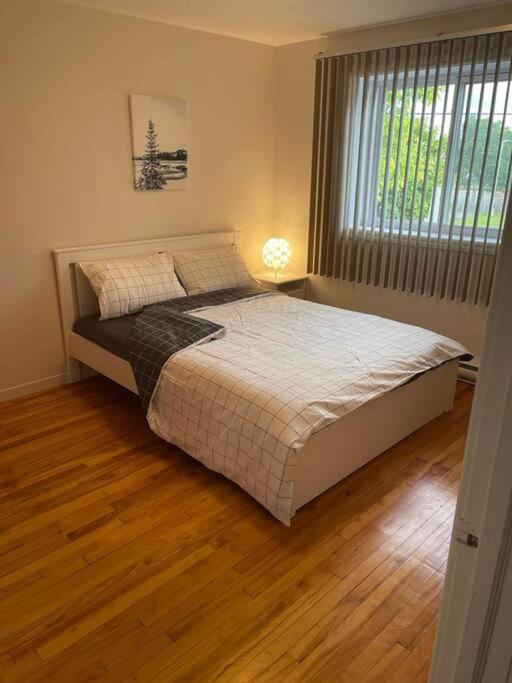 3 Bedrooms cozy comfortable vacation home downtown Gatineau Ottawa near Parliamant and Park photo 2