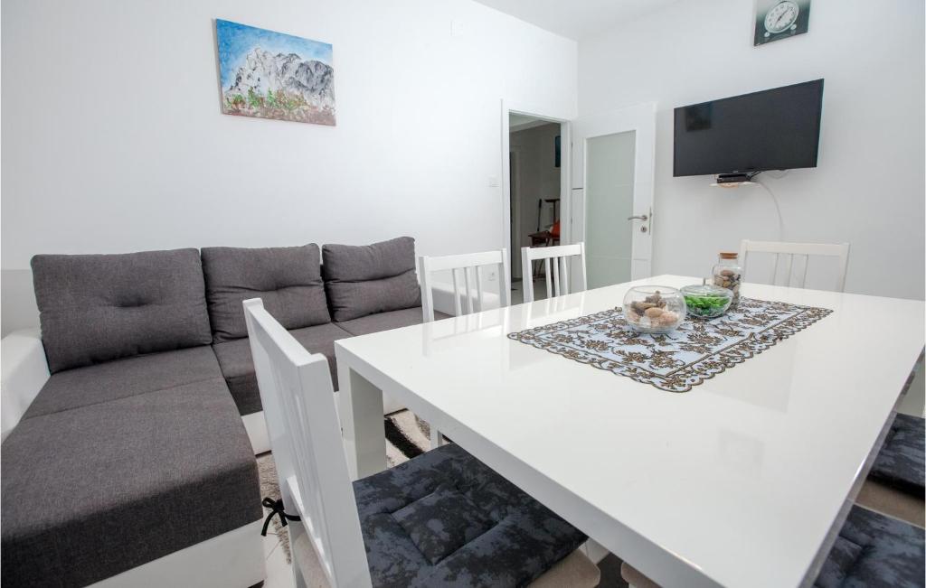 Beautiful Home In Seline With 3 Bedrooms, Wifi And Private Swimming Pool photo 1