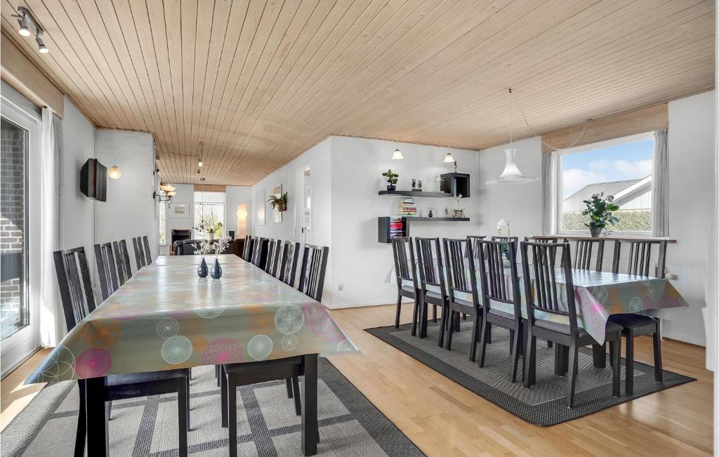 Beautiful Home In rsted With Indoor Swimming Pool And 5 Bedrooms photo 2