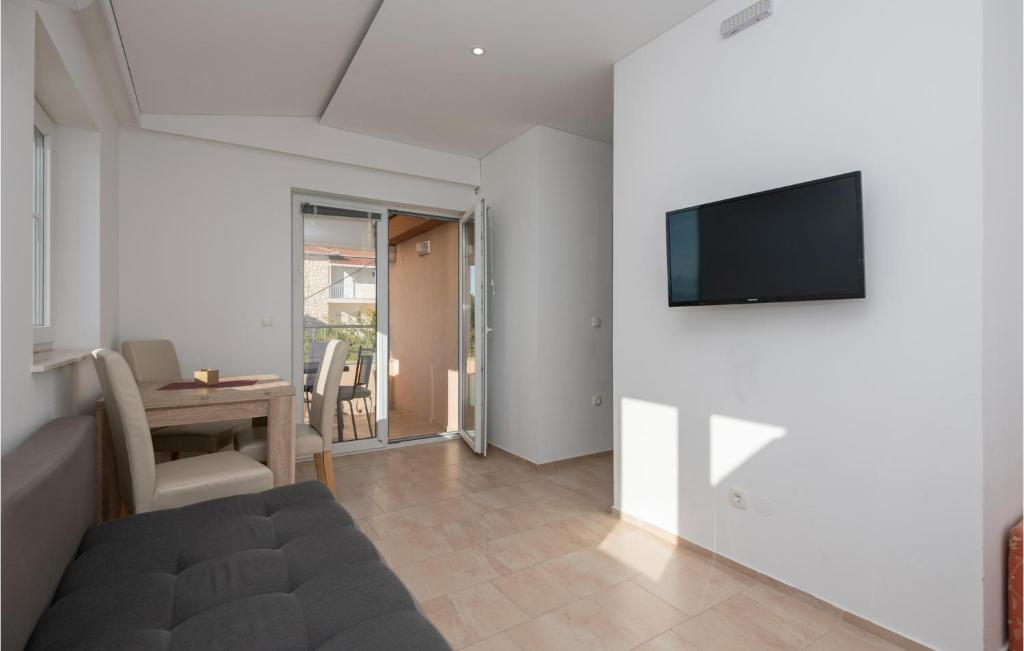 Beautiful Apartment In Gradac With 1 Bedrooms And Wifi photo 2