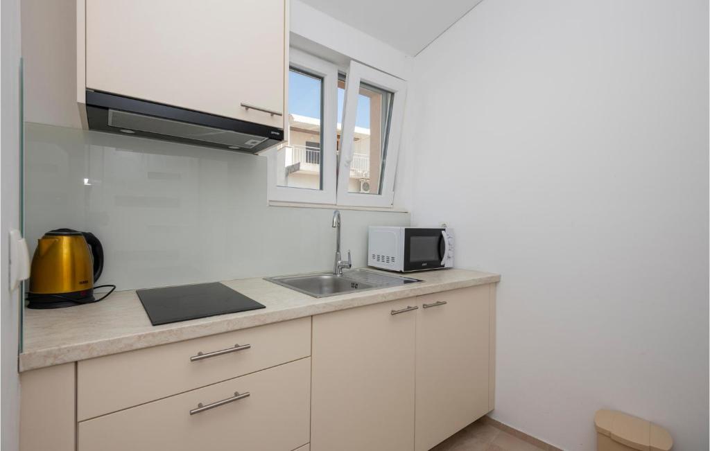 Beautiful Apartment In Gradac With 1 Bedrooms And Wifi photo 3