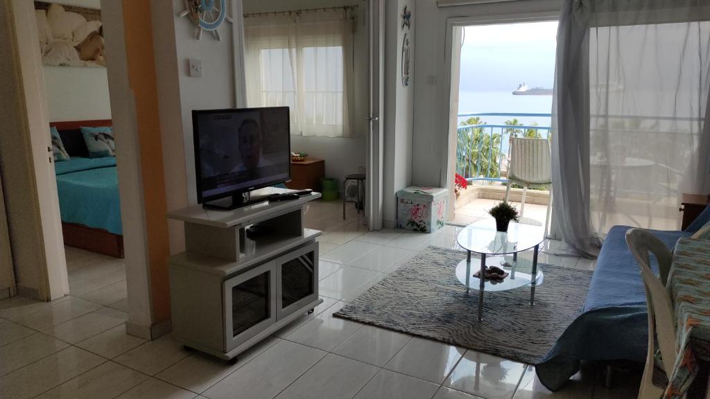 Sea Front & City Center, Amazing Sea View photo 3