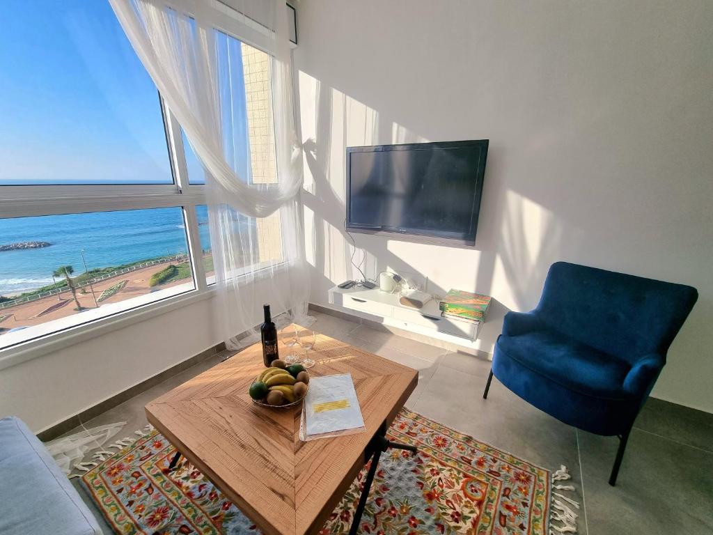 Beautiful 2-Bedroom Sea-View apartment photo 4