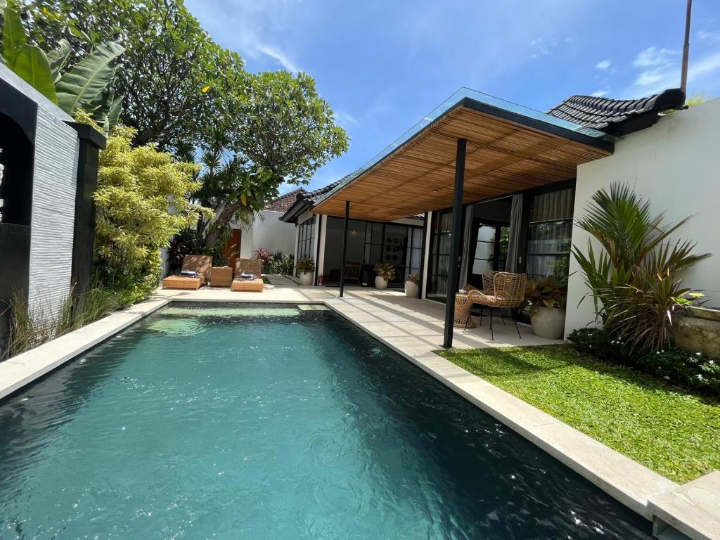 The Kons Villa Bali Seminyak - Tap to explore photos