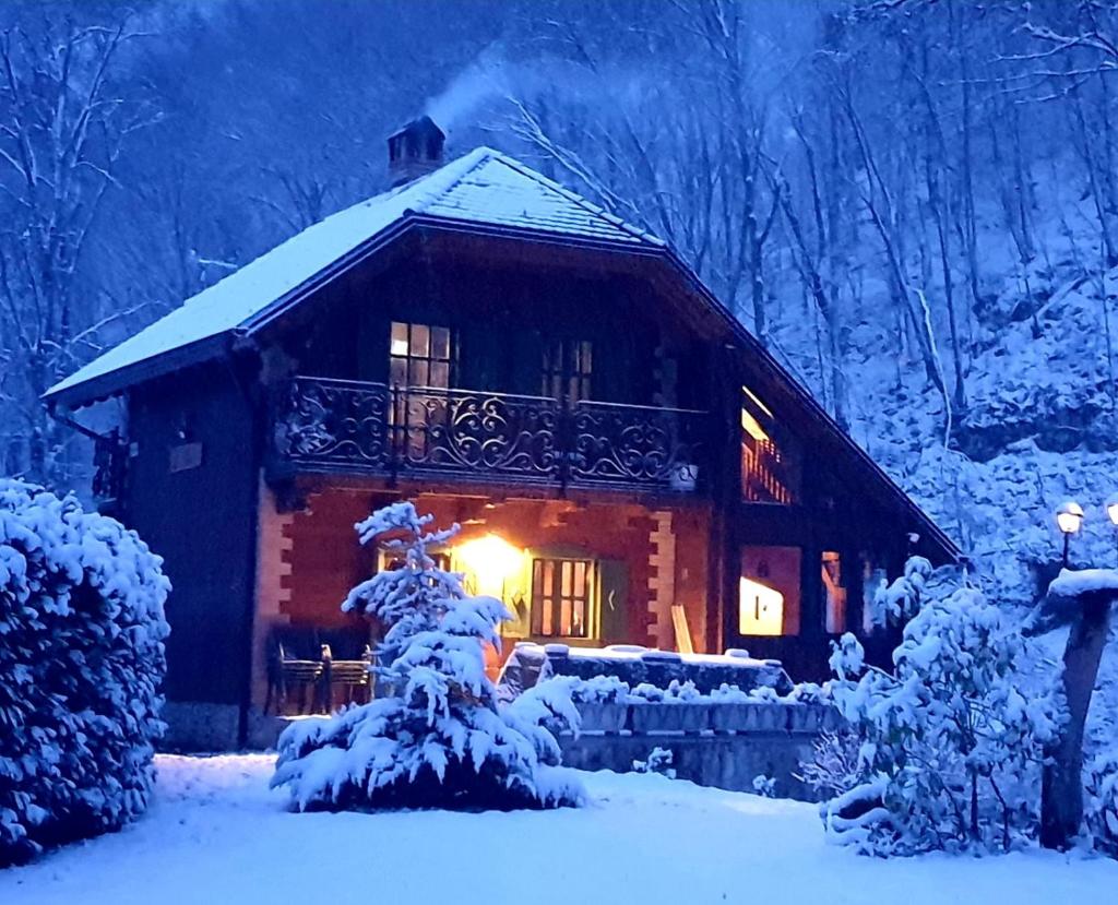 Vintage riverside house Slapnica, in the Žumberak Nature Park, finnish sauna and jacuzzi photo 4