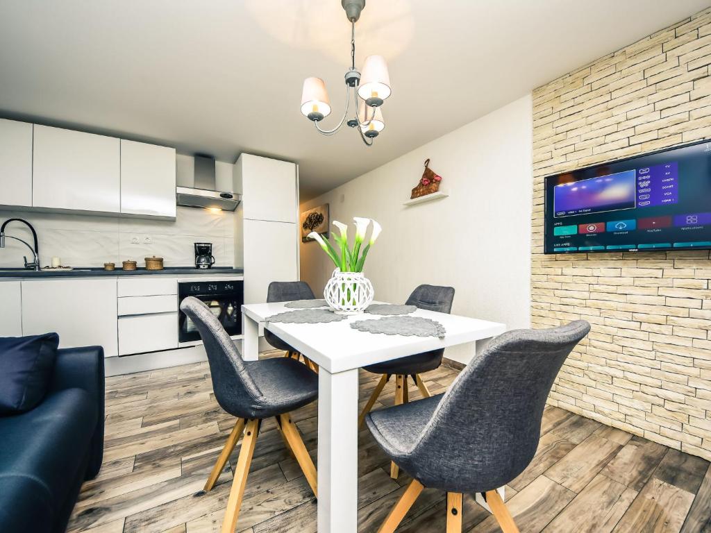 Apartment Petra-2 by Interhome photo 2