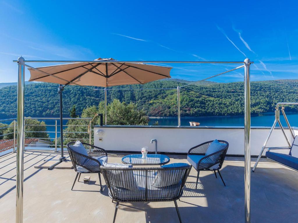 Holiday Home Villa Dragica by Interhome