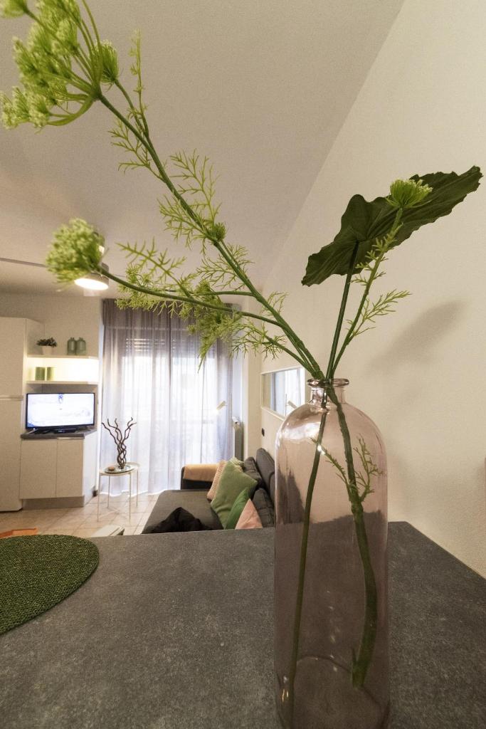 Modern Lakefront 1-Bedroom Apartment photo 4