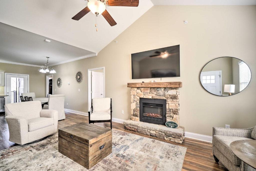 Chic Townsend Condo with Saltwater Pool! photo 4