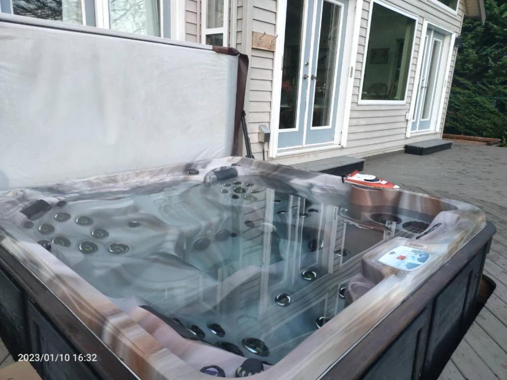 Private Water front & swimming pool &hot tub photo 4