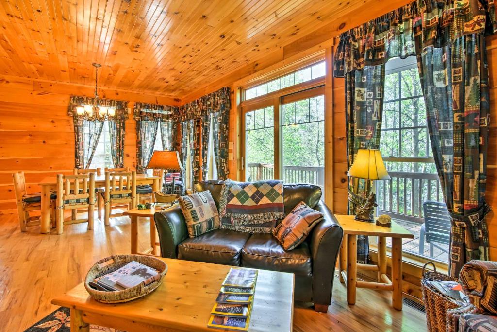 Lakefront South Carolina Abode with Deck and Boat Dock photo 3
