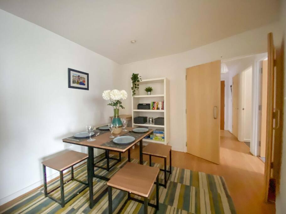Liverpool One Beautifully Presented 2 Bedroom Apartment - Tap to explore photos