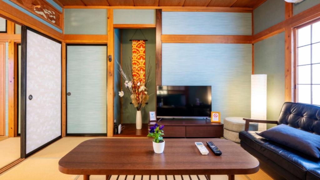 OriOri House Hotel Mt Fuji view 全室富士山ビューの貸切り宿 折々 - Tap to explore photos