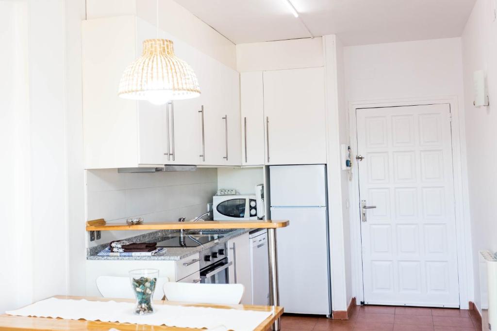 APARTAMENTO PIE DE PLAYA-Wifi free photo 1