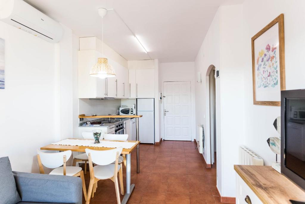APARTAMENTO PIE DE PLAYA-Wifi free photo 2