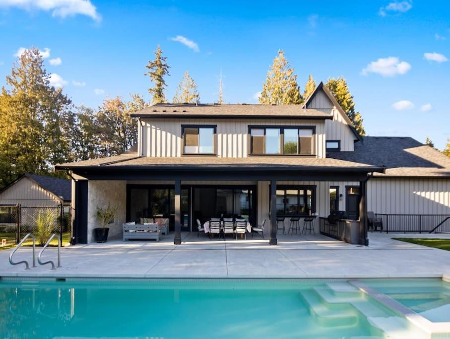 The Fernridge Estate: 5BD Family Retreat! photo 3