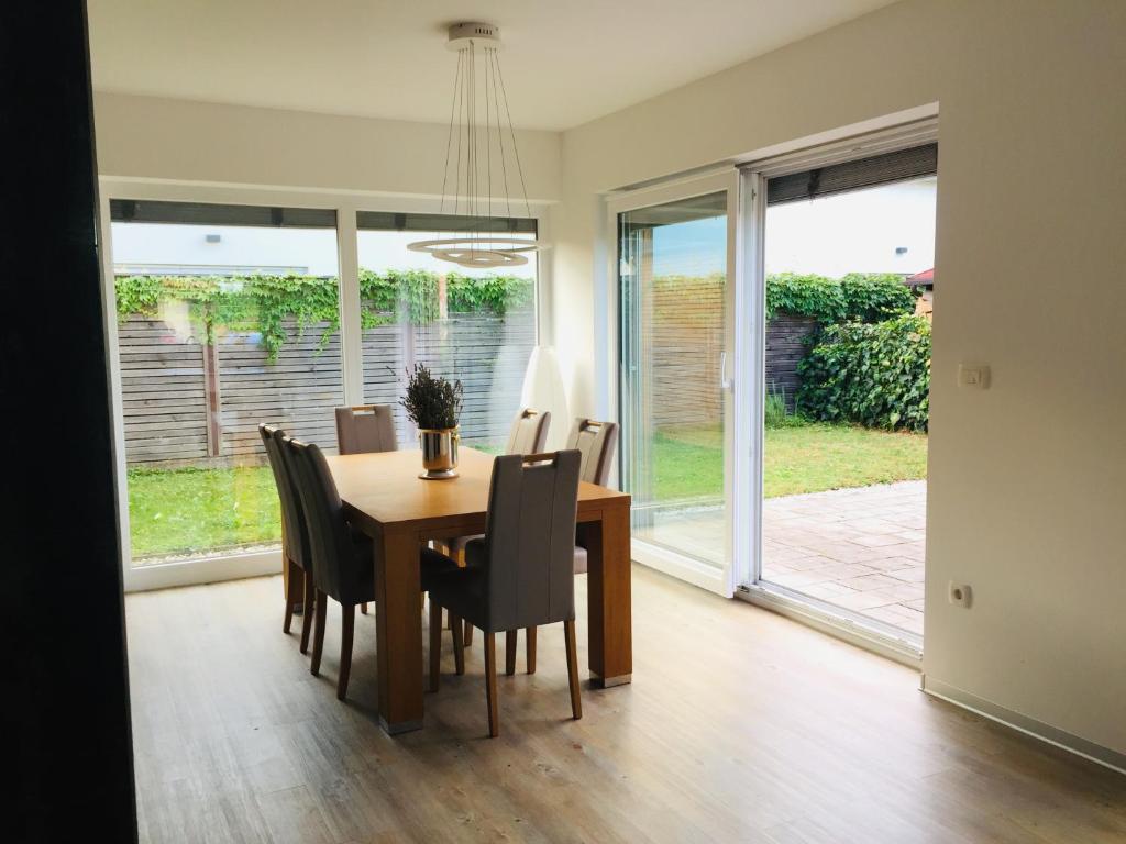 Riverside Holiday House photo 2