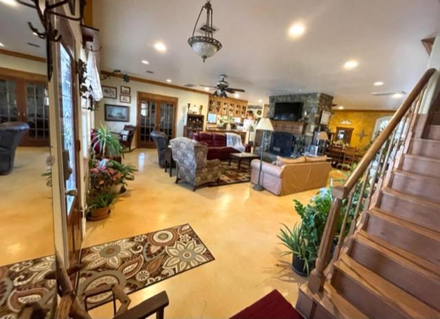 Grandview House on Hamilton Creek photo 3