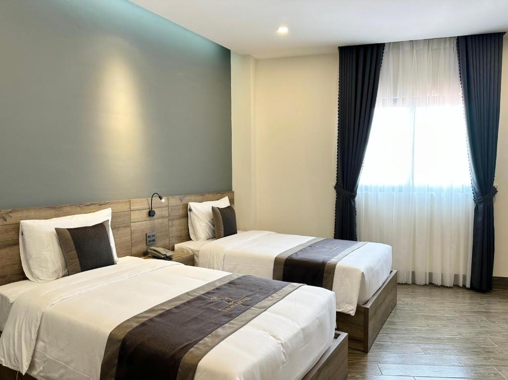 LION 6 HOTEL