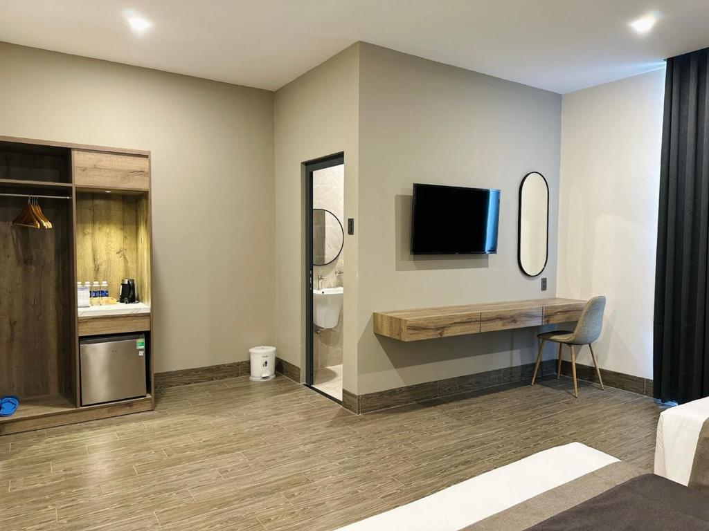 LION 6 HOTEL