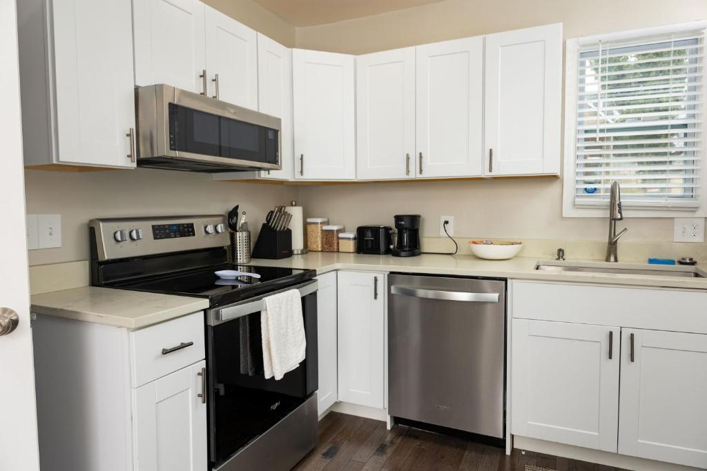 Newly renovated home less than a mile from downtown Roanoke photo 4