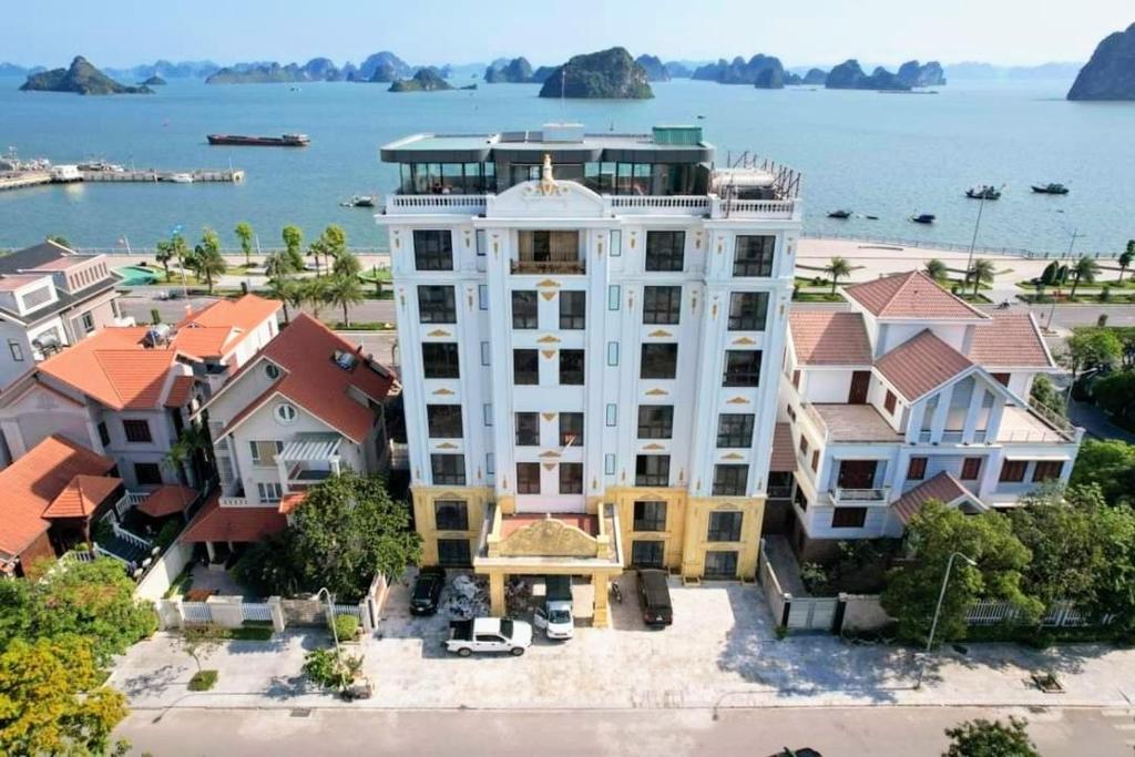 Golden Sea HaLong Hotel - Tap to explore photos
