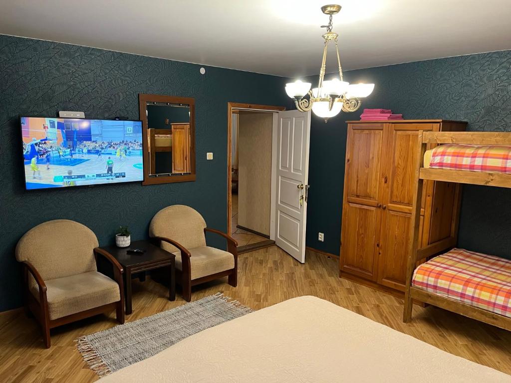 Family house room photo 1