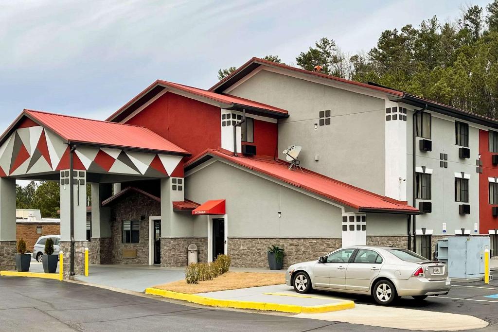 Econo Lodge Cartersville-Emerson Lake Point photo 2