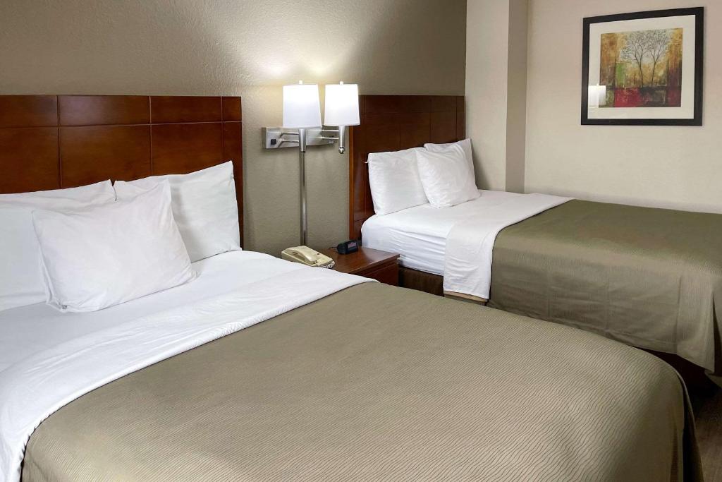 Econo Lodge Cartersville-Emerson Lake Point photo 1