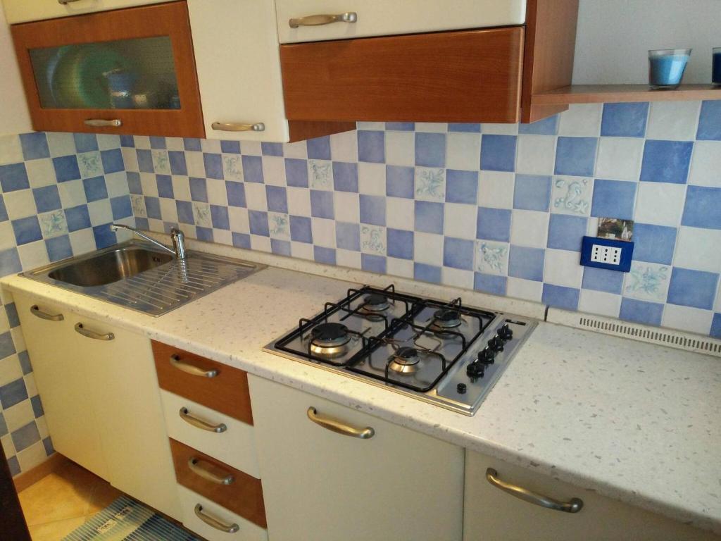 Comfy flat with balcony at 30metres from the beach photo 2