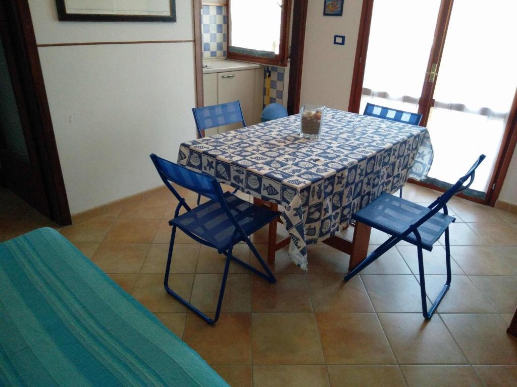 Comfy flat with balcony at 30metres from the beach photo 3