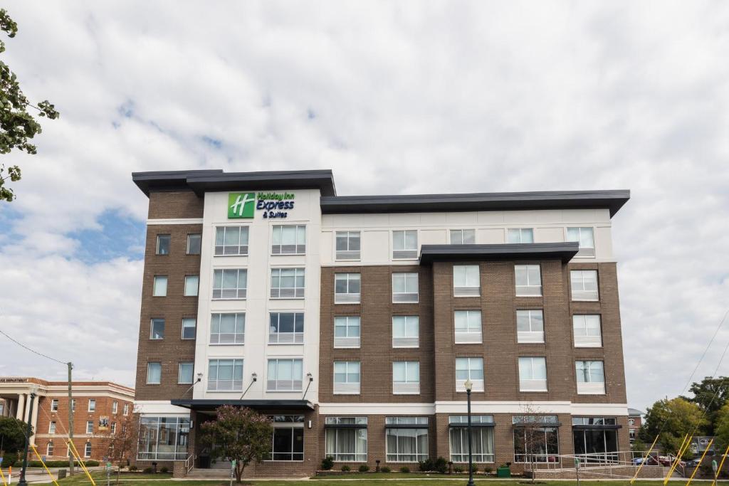 Holiday Inn Express & Suites Columbia Downtown - The Vista, an IHG Hotel image