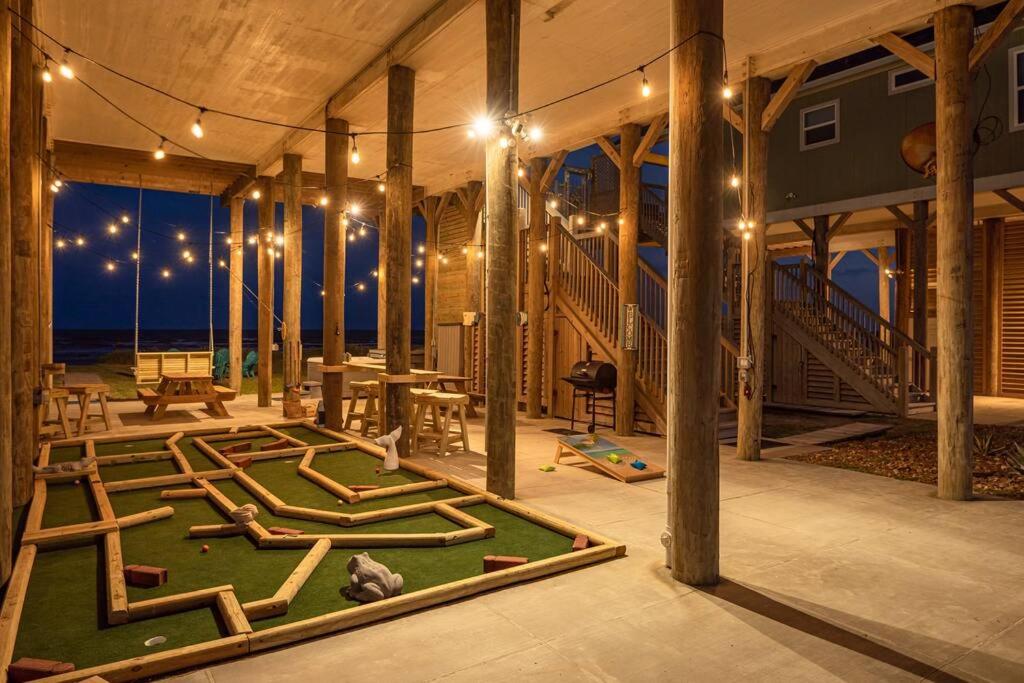 Gulf Front - Mini Golf - Hot Tub - Family Friendly - ForeShore photo 1