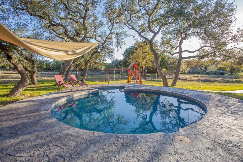 Outdoor Utopia Acreage Retreat image