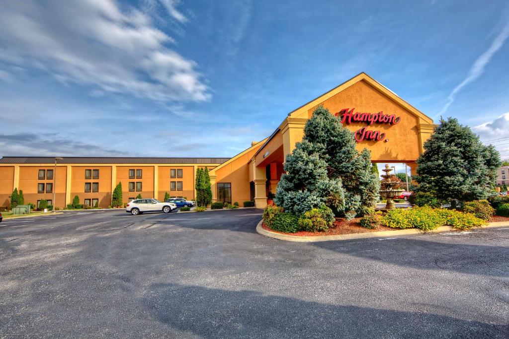 Hampton Inn Morristown image