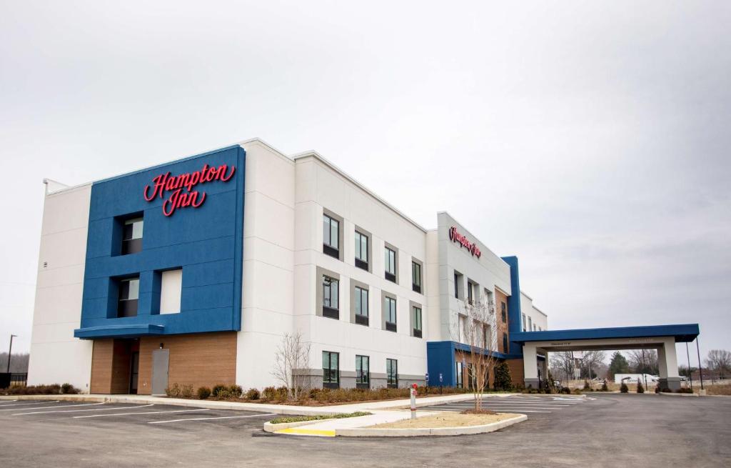 Hampton Inn Lexington, TN image