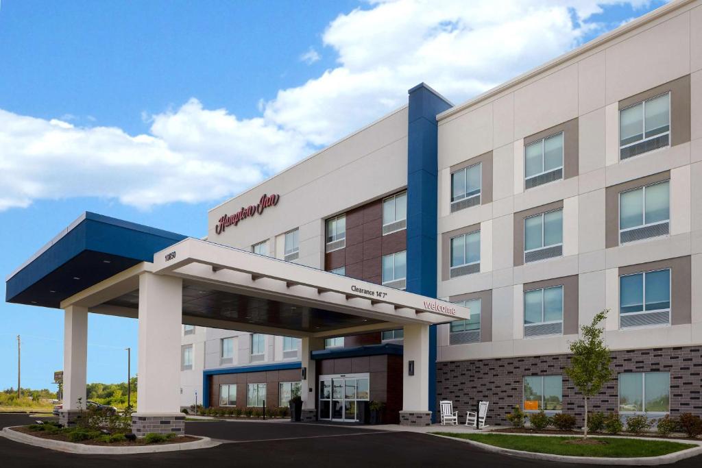 Hampton Inn Crown Point image
