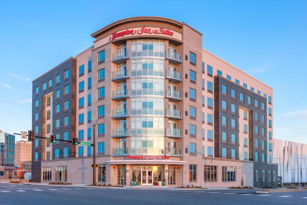 Hampton Inn & Suites Huntsville Downtown image