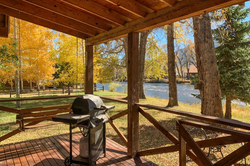 Rio River Lodge photo 1
