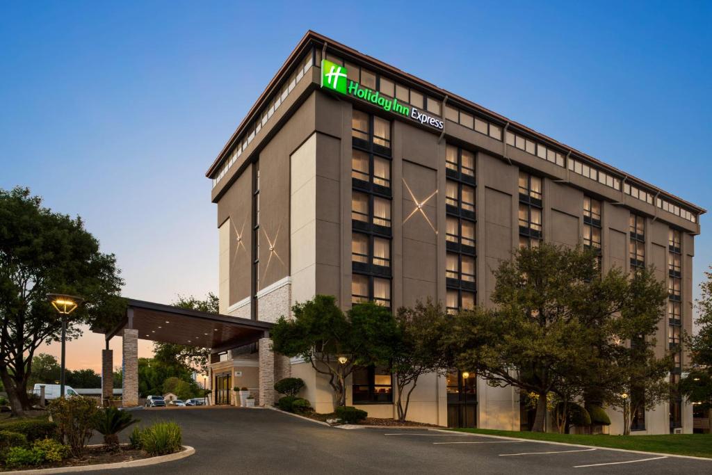 Holiday Inn Express San Antonio-Airport, an IHG Hotel image