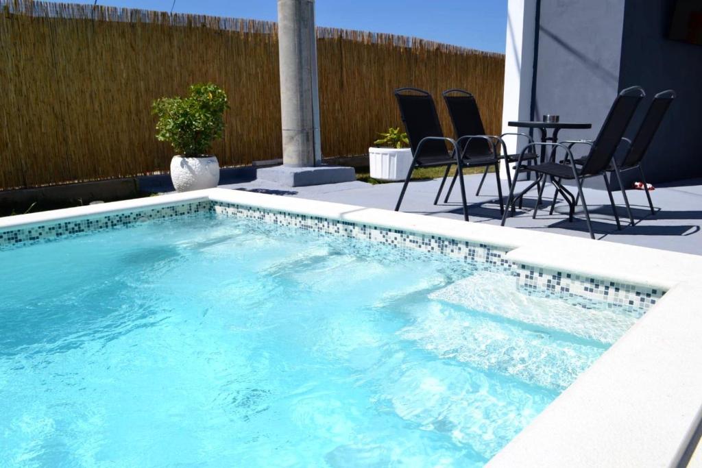 4 apartmens private pool 20people max photo 4