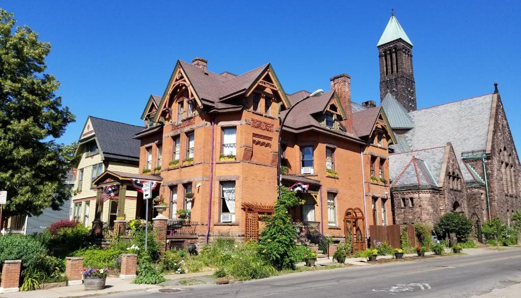 Buffalo Harmony House image