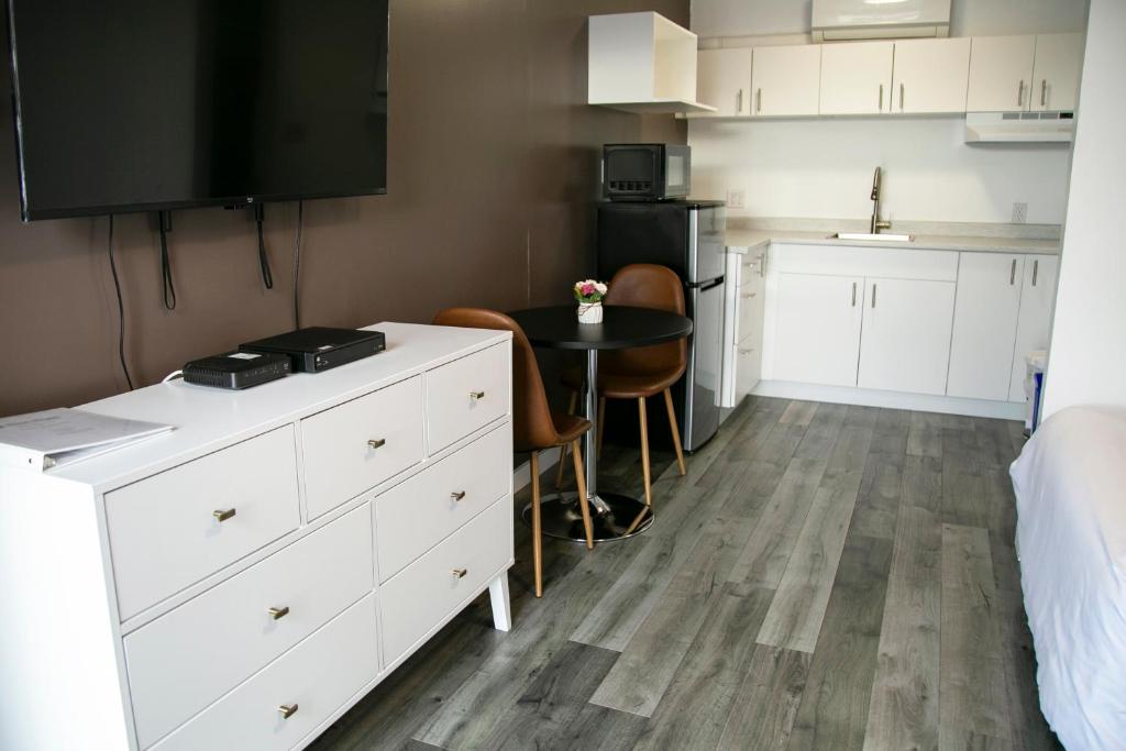 Westview Centre Motel photo 1