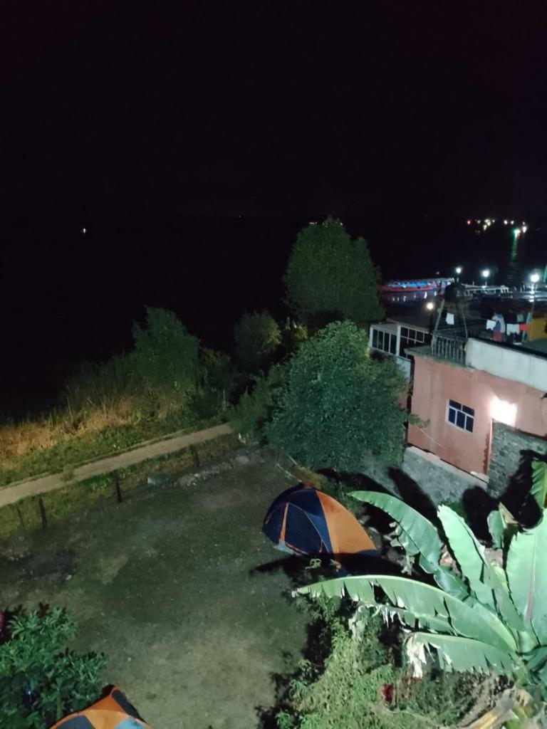 Espacio para acampar en la Isla de Janitzio photo 2