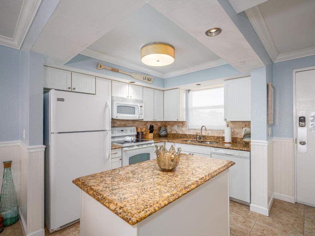 Welcome to Beach Villa's # 202 Vacation Rental - 250 Estero Blvd condo photo 2